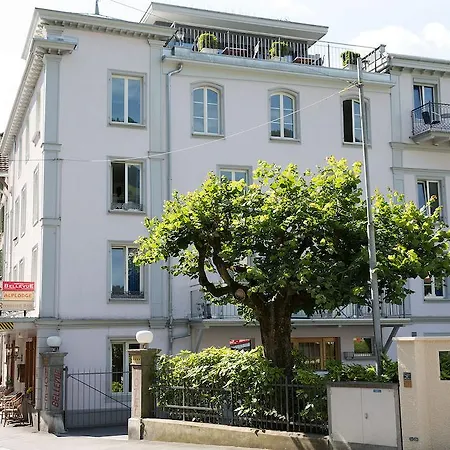 Alplodge Hostal *