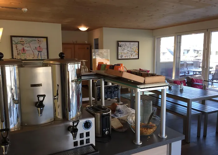 Alplodge Хостел *