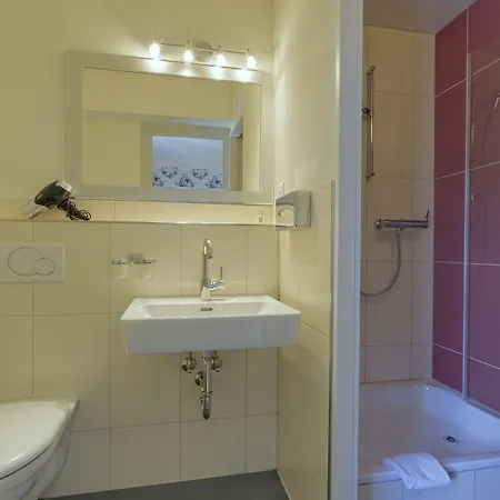 Alplodge Хостел Интерлакен