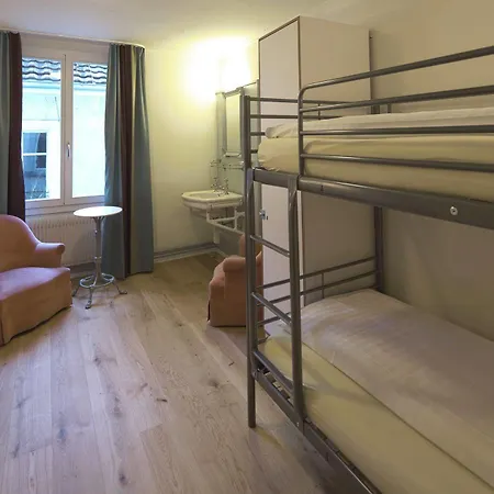 Alplodge Хостел Интерлакен