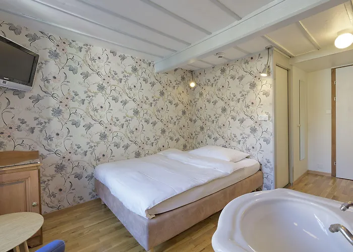 Alplodge Хостел Интерлакен