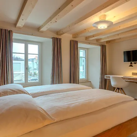 Hostel Alplodge *